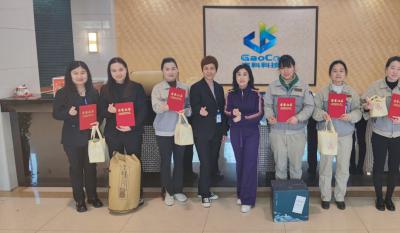 春寒料峭三春蕾，，，，，，，，草长绿柳满莺飞；；；；；；；半壁山河半壁红，，，，，，，，巾帼莫待让须眉——记合肥伟易博女神节活动